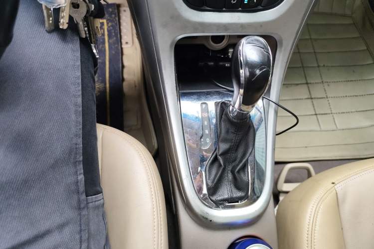 Used Buick GT 2013 GT 1.6L Automatic Fashion Edition Gear Lever