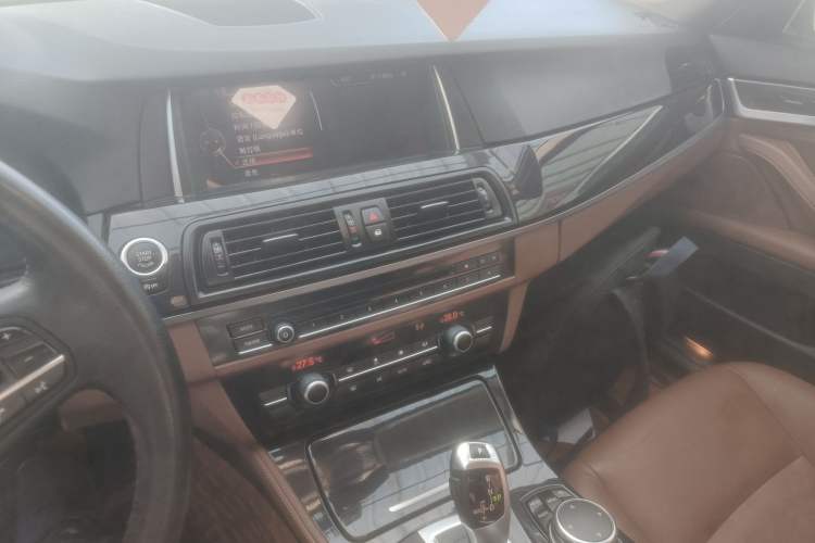 Used BMW 5 Series 2014 520Li Elegant Model
