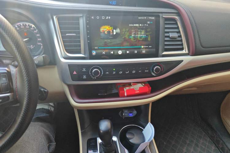 Used Toyota Highlander 2015 2.0T Two-Wheel Drive Elite Edition 7 Seats Audio And AC Panel