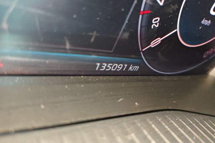 Used Skoda Kodiaq 2019 Facelifted TSI330 7-Seater Two-Wheel-Drive Deluxe Enjoyment Version China V Emission Standard Odometer Close Up