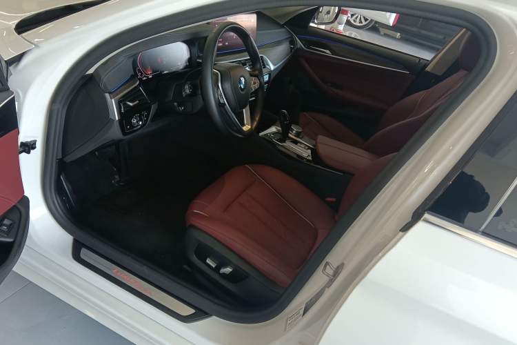 Used BMW 5 Series 2021 Restyled 530Li Leading Edition Luxury Package Driver Seat