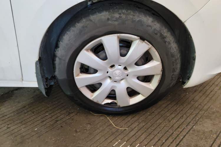 Used Peugeot 301 2014 1.6L Manual Comfort Edition
