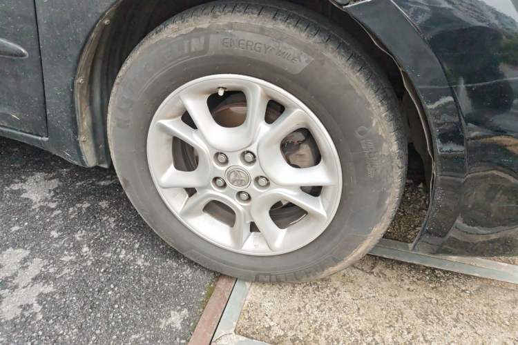Used Toyota SIENNA 2005 3.3 XLE Right Front Wheel Hub