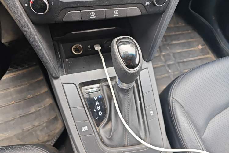 Used Hyundai Elantra (6th Generation / Lingdong) 2018 1.4T Dual-Clutch Xuan Dong · Dynamic Edition Gear Lever