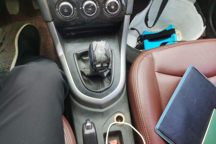 Used Peugeot 408 2013 2.0L Manual Comfort Edition Gear Lever