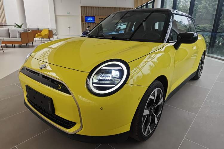 Used MINI Electric COOPER 2024 452km COOPER SE Artist