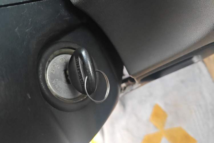 Used Mitsubishi Pajero 2006 3.0L AT GLX Vehicle Key