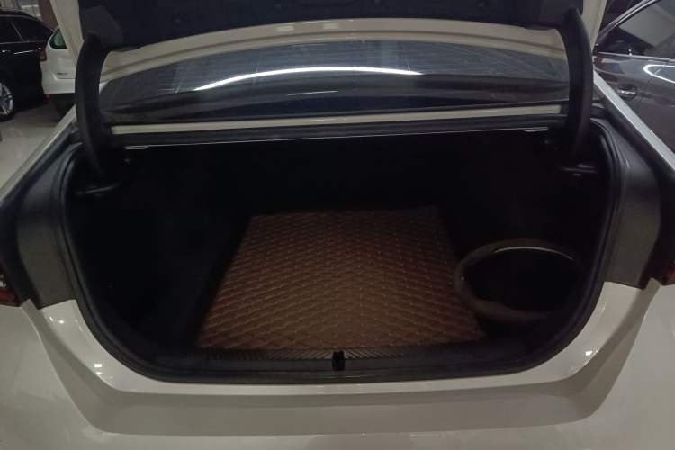 Used BMW 5 Series 2024 530Li Leading Luxury Package Trunk