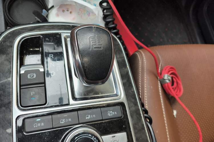 Used BYD Tang New Energy 2015 2.0T Four-Wheel-Drive Flagship Model