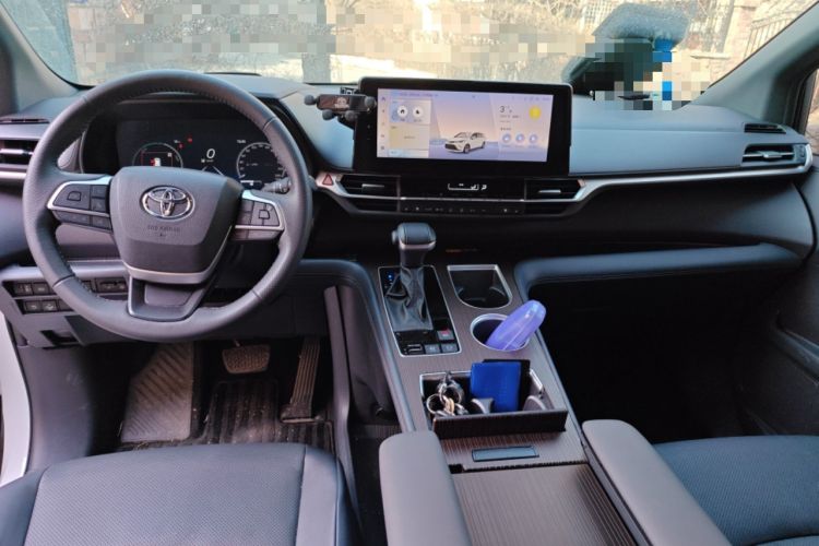 Used Toyota Granvia 2024 2.5L Hybrid Prestige PLUS Four-Wheel Drive Version Center Console