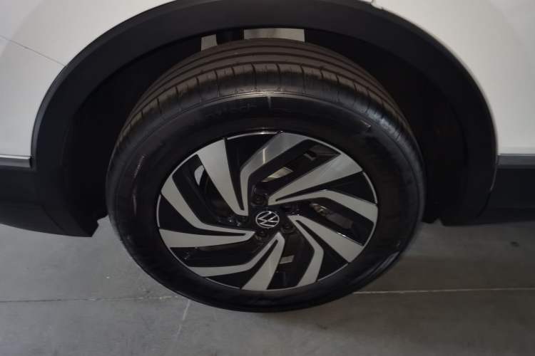 Used Volkswagen Tiguan L 2024 Outstanding Model 300TSI Automatic Two-Wheel Drive Longteng Edition