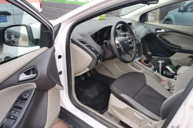 Used Ford Focus 2012 Sedan 1.6L Manual Comfort Model
