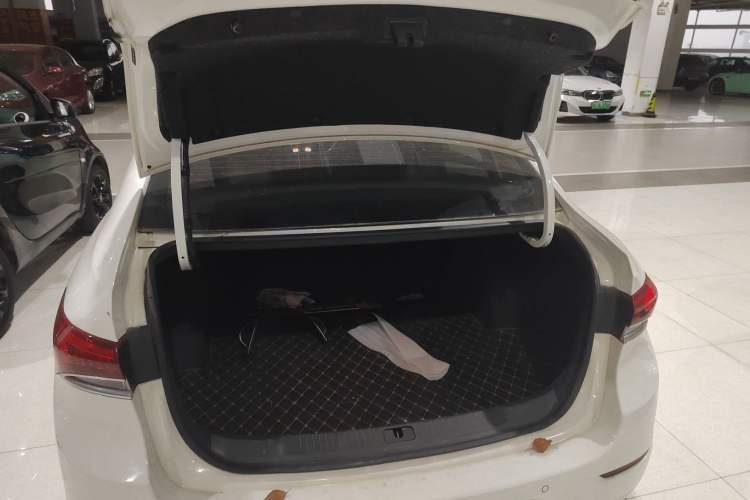 Used Buick GT 2021 Revised Version 1.3T Automatic Mild Hybrid Elite Edition Trunk