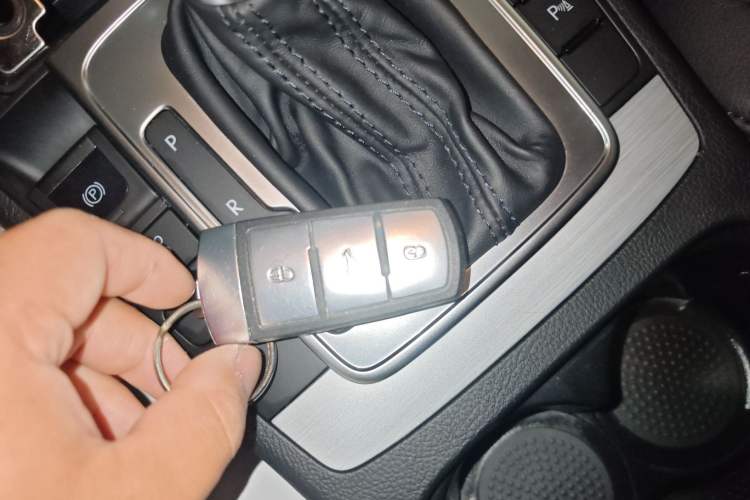 Used Volkswagen Magotan 2015 1.8TSI Advanced Model Vehicle Key