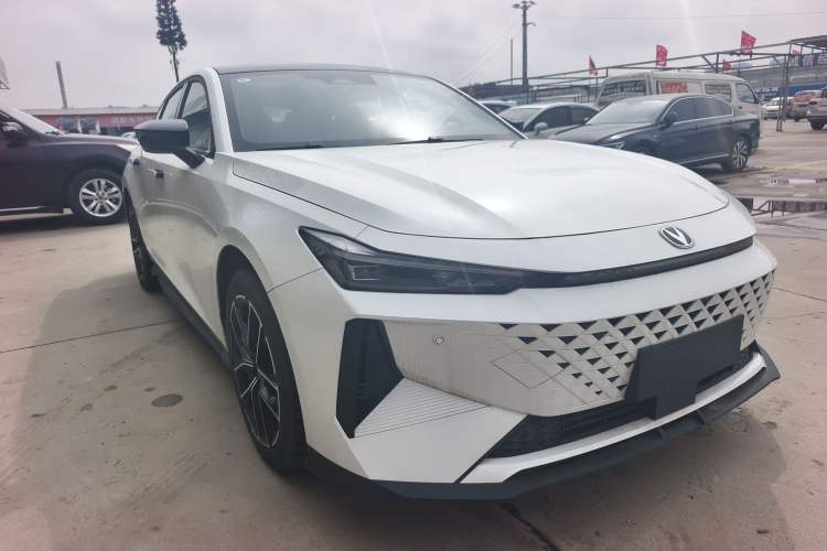 Used Changan UNI-V iDD 2024 Blue Whale Smart Electric iDD 136km Luxury Model