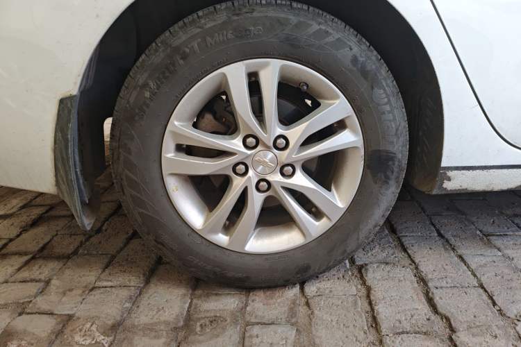 Used Chevrolet Cavalier 2019 320 Automatic Xinyue Edition Right Rear Wheel Hub