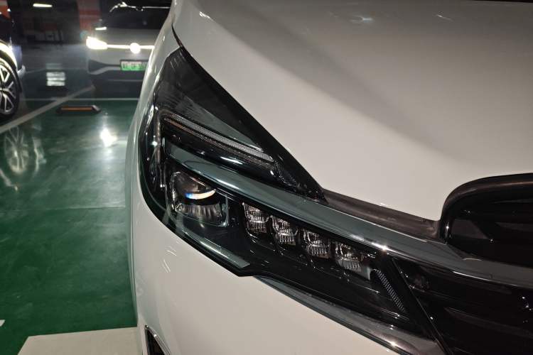 Used Buick GL8 2021 Land Cruiser Executive Class 652T Luxury Model