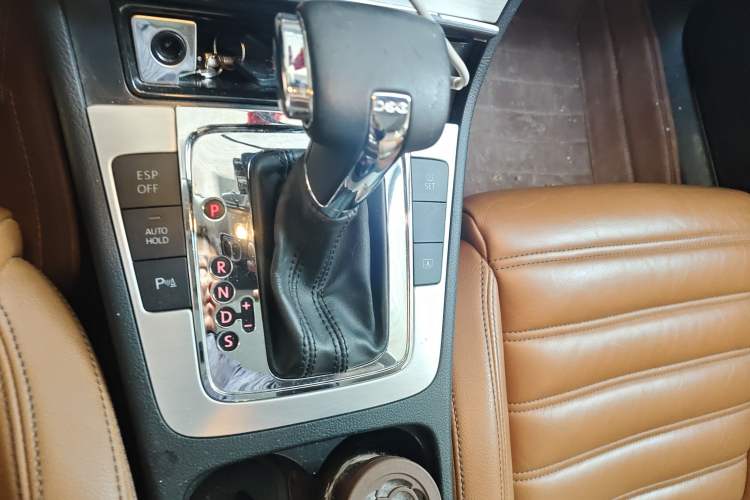 Used Volkswagen FAW-Volkswagen CC 2011 2.0 TSI Prestige Edition Gear Lever