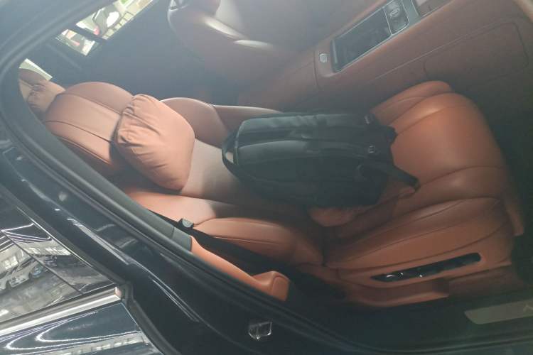 Used Hima AITO M9 2024 Range-Extended Ultra Version 52 kWh 6-Seater Model Right Front Seat