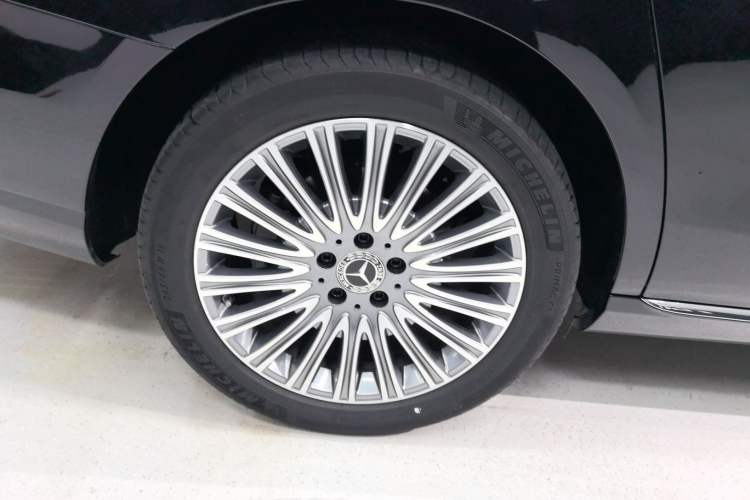 Used Mercedes-Benz E-Class 2023 Updated E 300 L Fashion Edition
