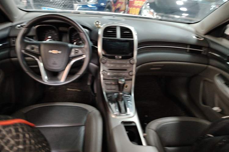 Used Chevrolet Malibu 2013 2.0L Automatic Luxury Edition Center Console