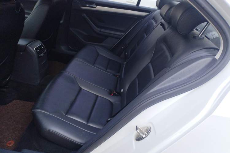 Used Volkswagen Sagitar 2015 230TSI Automatic Comfort Version
