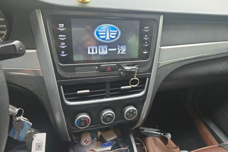 Used Bestune B30 2016 1.6L manual luxury version Audio And AC Panel