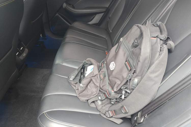 Used Roewe i5 2021 1.5L Manual Diamond Edition Left Rear Seat