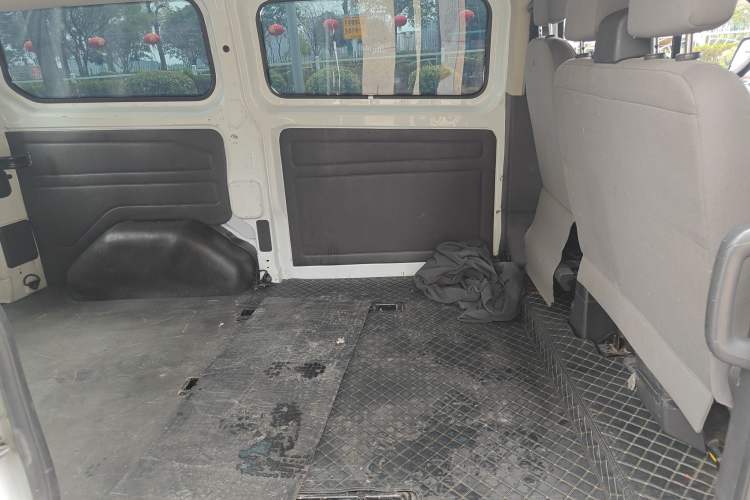 Used Ford Transit 2017 2.0T Diesel Multi-Purpose Commercial Vehicle Short Wheelbase Mid-Roof China IV Standard