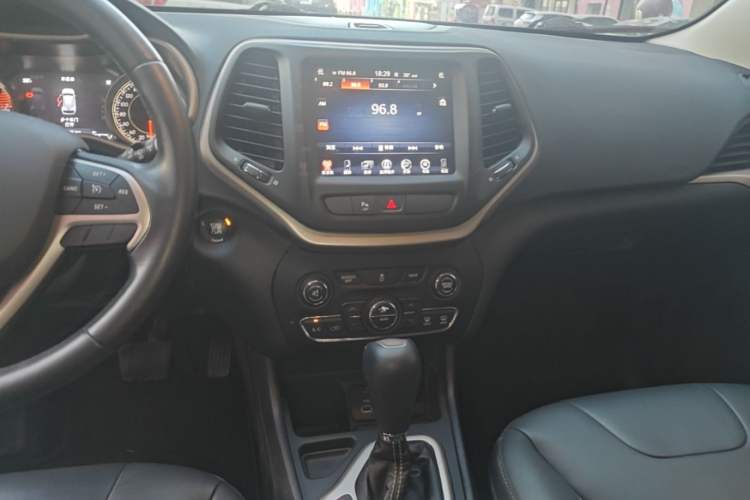 Used Jeep Cherokee 2016 2.0L Superior Edition