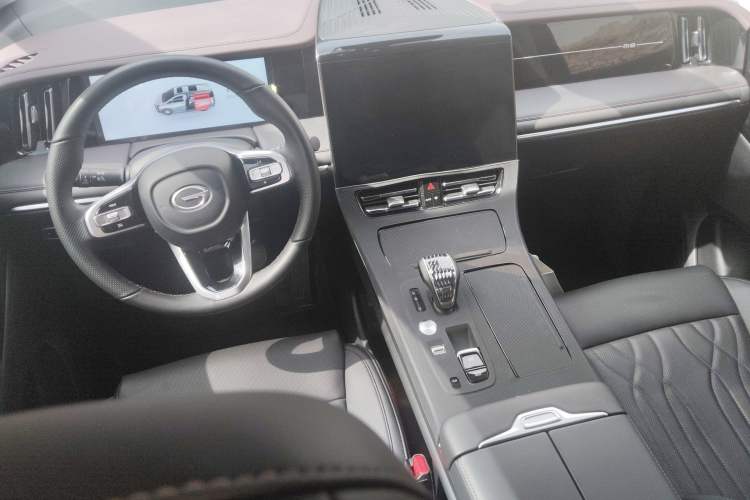 Used GAC Trumpchi M8 2024 Master Series 400T Prestige Edition Center Console