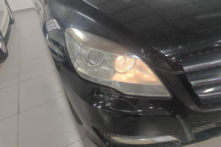 Used Mercedes-Benz R-Class 2010 R 350 L 4MATIC Right Front Headlight