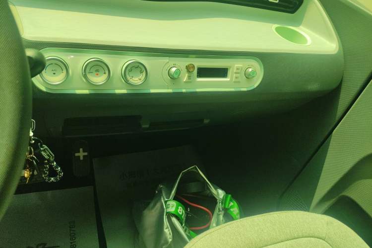 Used Wuling Hongguang MINIEV 2022 Macaron Premium Model – Lithium Iron Phosphate Audio And AC Panel