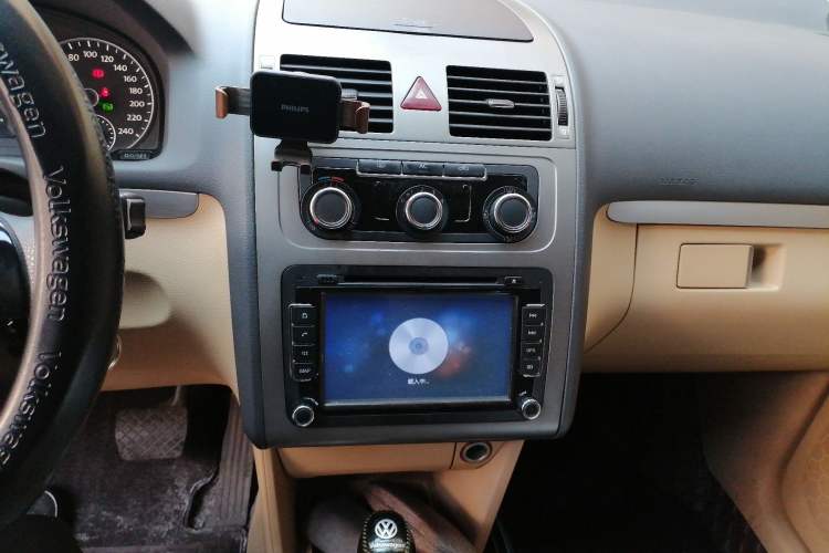 Used Volkswagen Touran 2011 1.4T DSG Zhiya Edition 5 Seats Audio And AC Panel