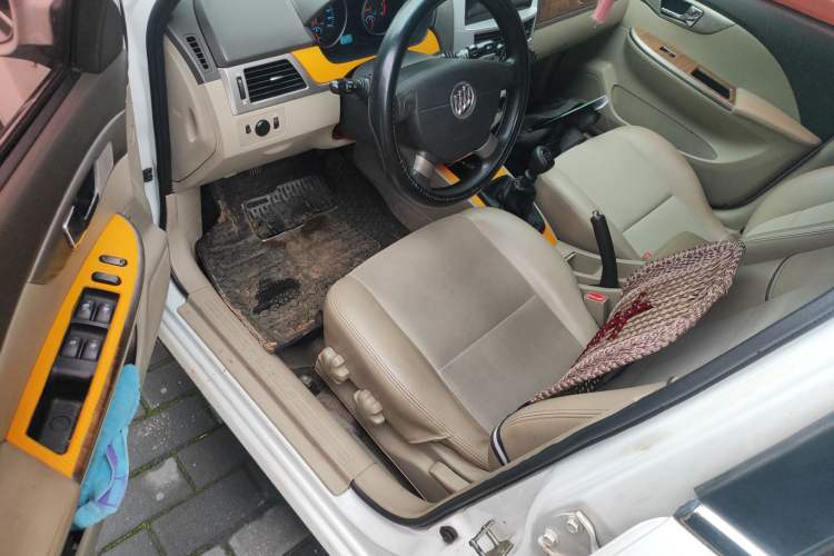 Used Buick Excelle 2015 1.5L Manual Classic Trim
