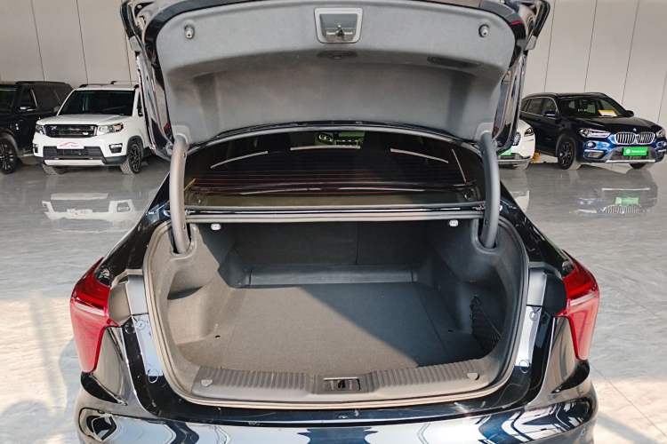 Used Hongqi H5 2024 1.5T DCT Smart Connect Flagship Edition Trunk