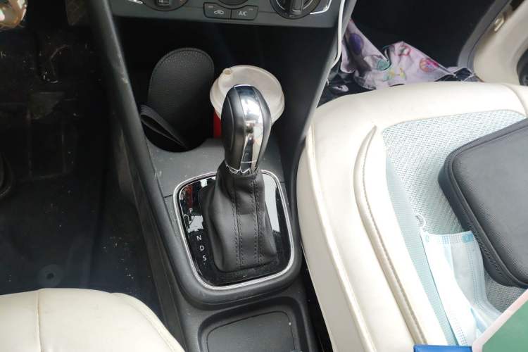 Used Volkswagen Polo 2016 1.6L Automatic Comfort Model Gear Lever