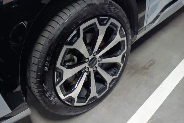 Used AION V 2024 Aion Tyrannosaurus 650 Smart Luxury Edition Left Front Wheel Hub