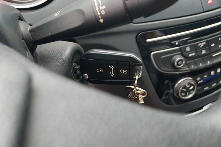 Used Peugeot 508 2012 2.0L Automatic Sunroof Classic Edition Vehicle Key