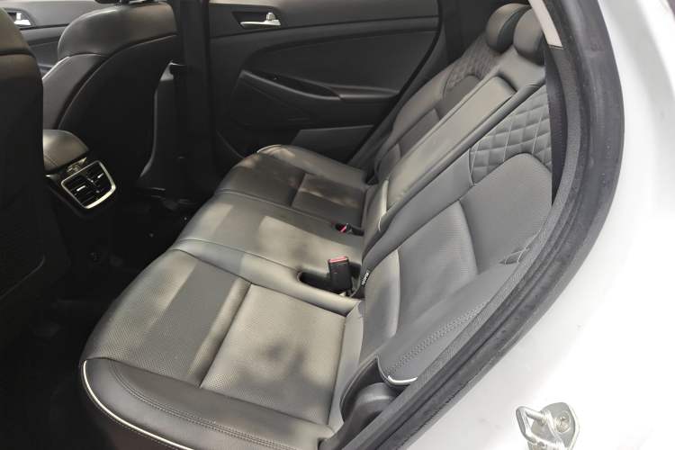 Used Hyundai Tucson 2019 280TGDi Dual-Clutch Two-Wheel Drive Fashion Edition China VI Standard
