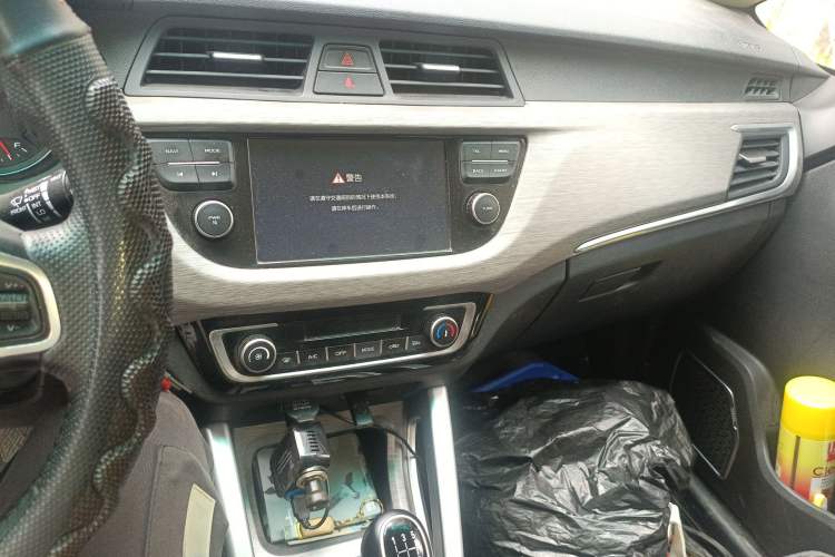 Used Geely Auto Vision X3 2017 1.5L Manual Elite Model Audio And AC Panel