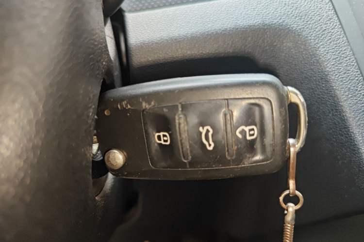 Used Volkswagen Jetta 2015 1.6L Manual Fashion Edition Vehicle Key