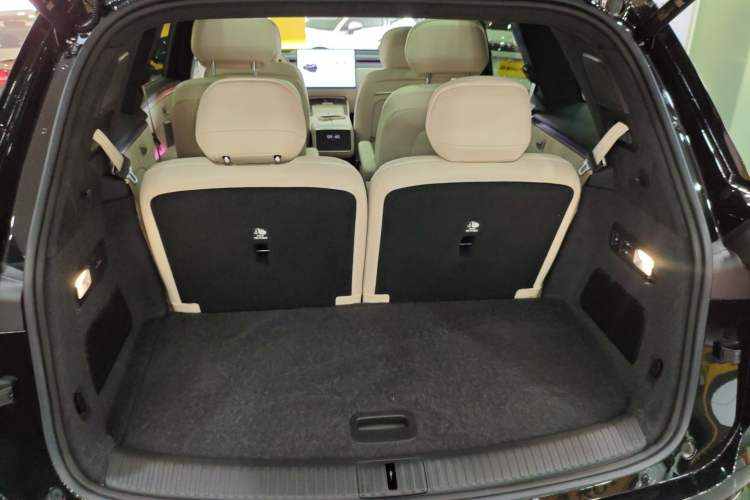 Used ONVO Luxeed L90 2025 Model—Max Six-Seater Version
