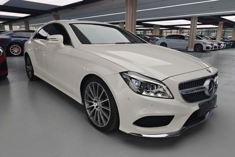 Used Mercedes-Benz CLS 2016 CLS 320 Elegant Edition Front Right 45 Deg