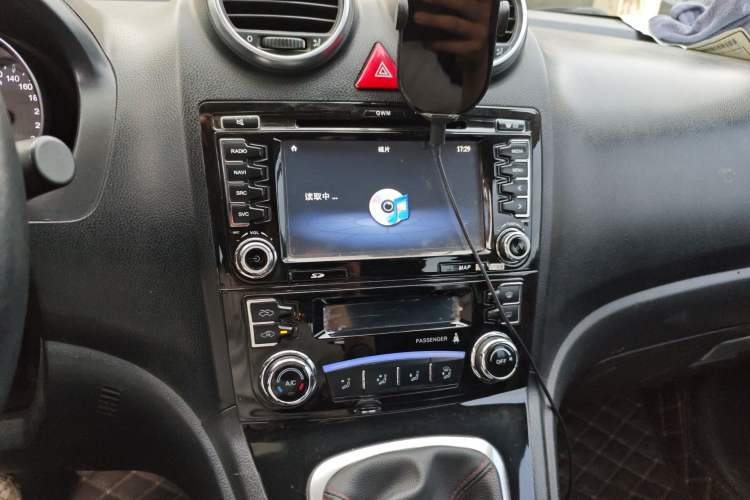 Used Haval H6 2016 Upgraded Model 1.5T Manual Two-Wheel Drive Urban Version Audio And AC Panel