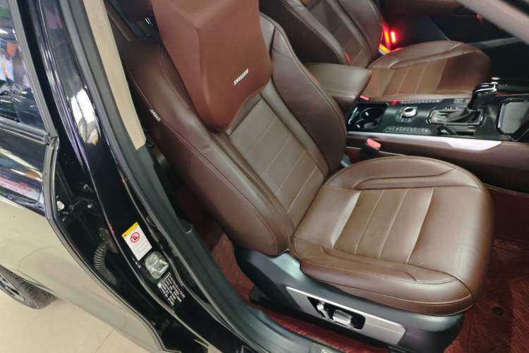 Used Wey VV7 2017 2.0T Flagship Model Right Front Seat