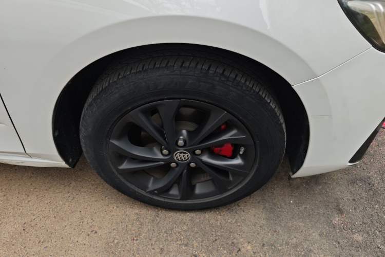 Used Buick Verano 2023 Pro GS Hunter Wind Edition Right Front Wheel Hub