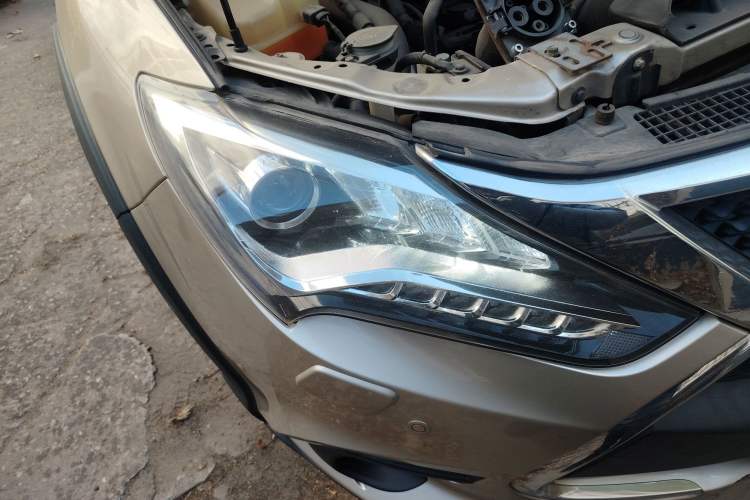 Used BYD Tang New Energy 2015 2.0T Four-Wheel-Drive Flagship Model
