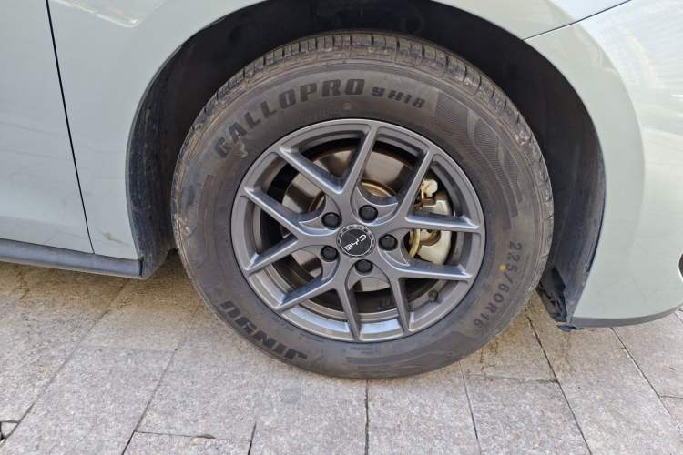 Used BYD Seal 06 New Energy 2024 DM-i 80KM Luxury Model Right Front Wheel Hub