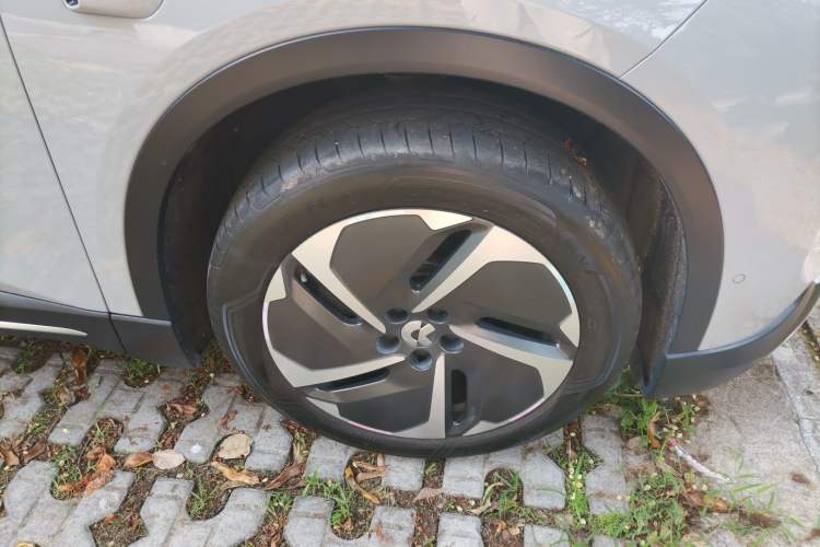 Used Nio ES6 2024 75 kWh Right Front Wheel Hub